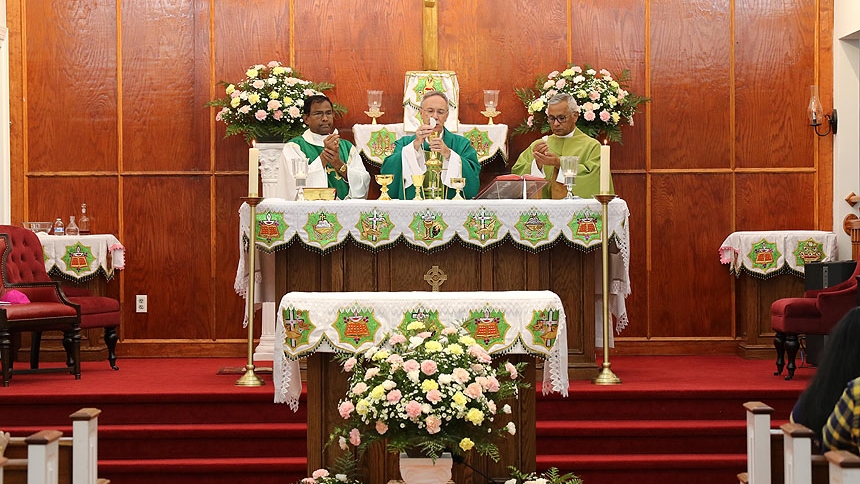 Bishop Zarama celebrates Mass with Triangle Tamil Community