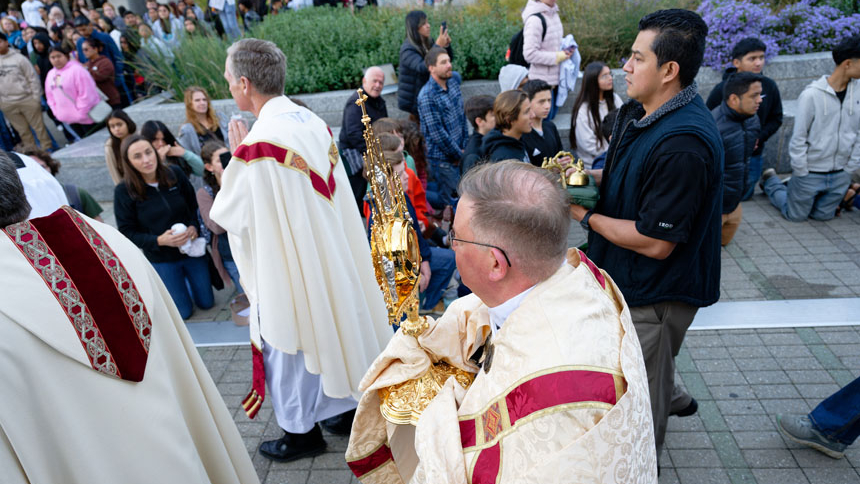 Eucharistic Congress welcomes thousands