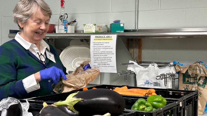 Thanksgiving volunteers offer heartfelt service at Catholic Parish Outreach