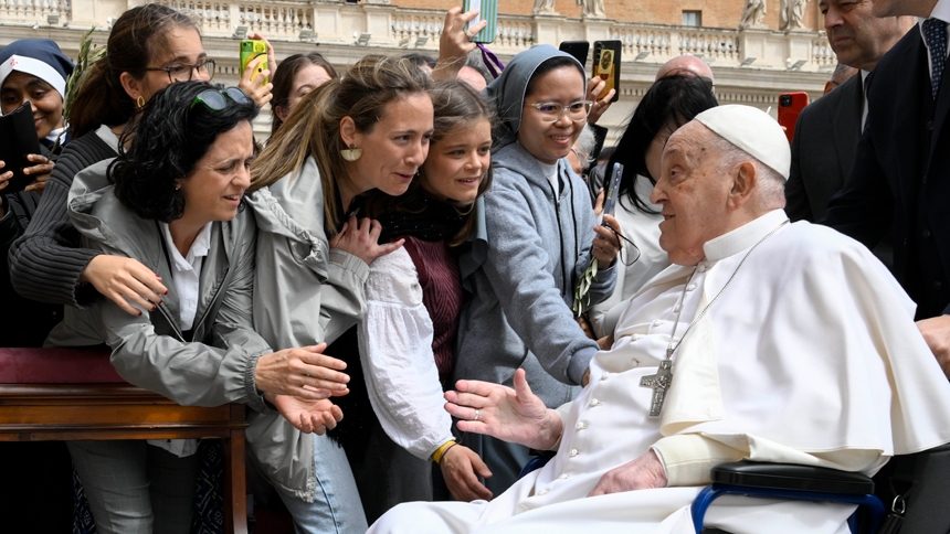 On Palm Sunday, recovering pope says to carry the cross with compassion